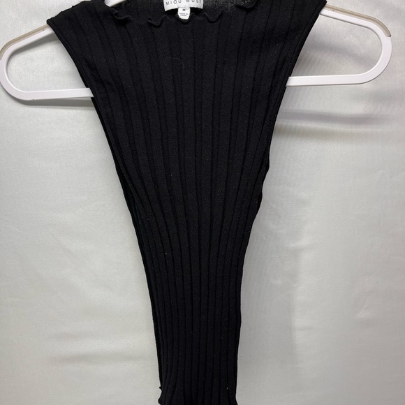 2 Black Sleeveless Top - Picture 3 of 11